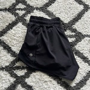 lululemon hotty hot high rise 2.5 shorts